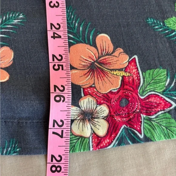 Netflix Stranger Things Tropical Floral Hawaiian Camp Shirt Button Up Size 2 - Picture 8 of 8